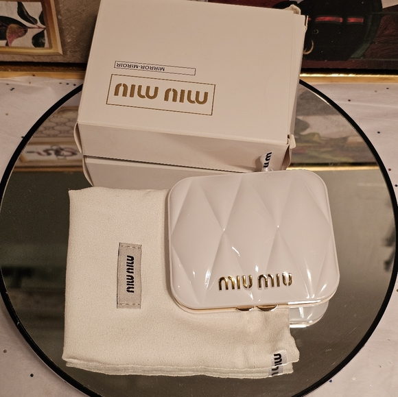 Miu Miu Cream and Gold Compact Double Sided Mirror Collection NIB - Picture 3 of 9